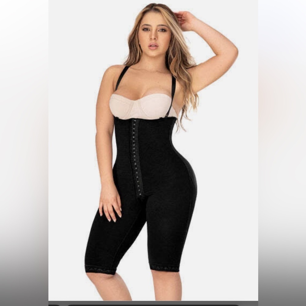 Mapale Shapewear Low Back Knee
Length Shapewear in XL made in Columbia